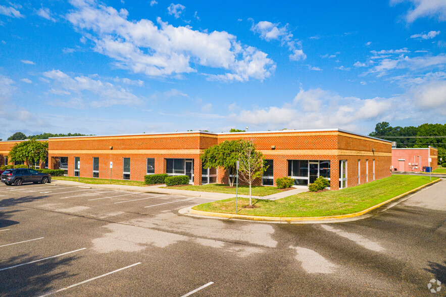 16001-16071 Continental Blvd, Colonial Heights, VA for lease - Building Photo - Image 1 of 12