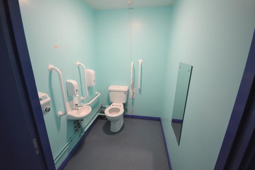 36 Newgate St, Bishop Auckland for sale - Interior Photo - Image 3 of 5