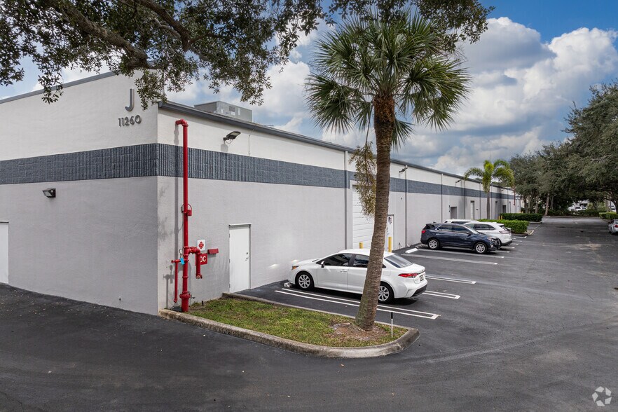11260 Fortune Cir, Wellington, FL for lease - Building Photo - Image 2 of 4