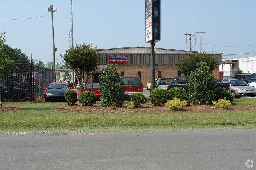 10256 Industrial Dr, Pineville, NC for lease - Primary Photo - Image 1 of 14