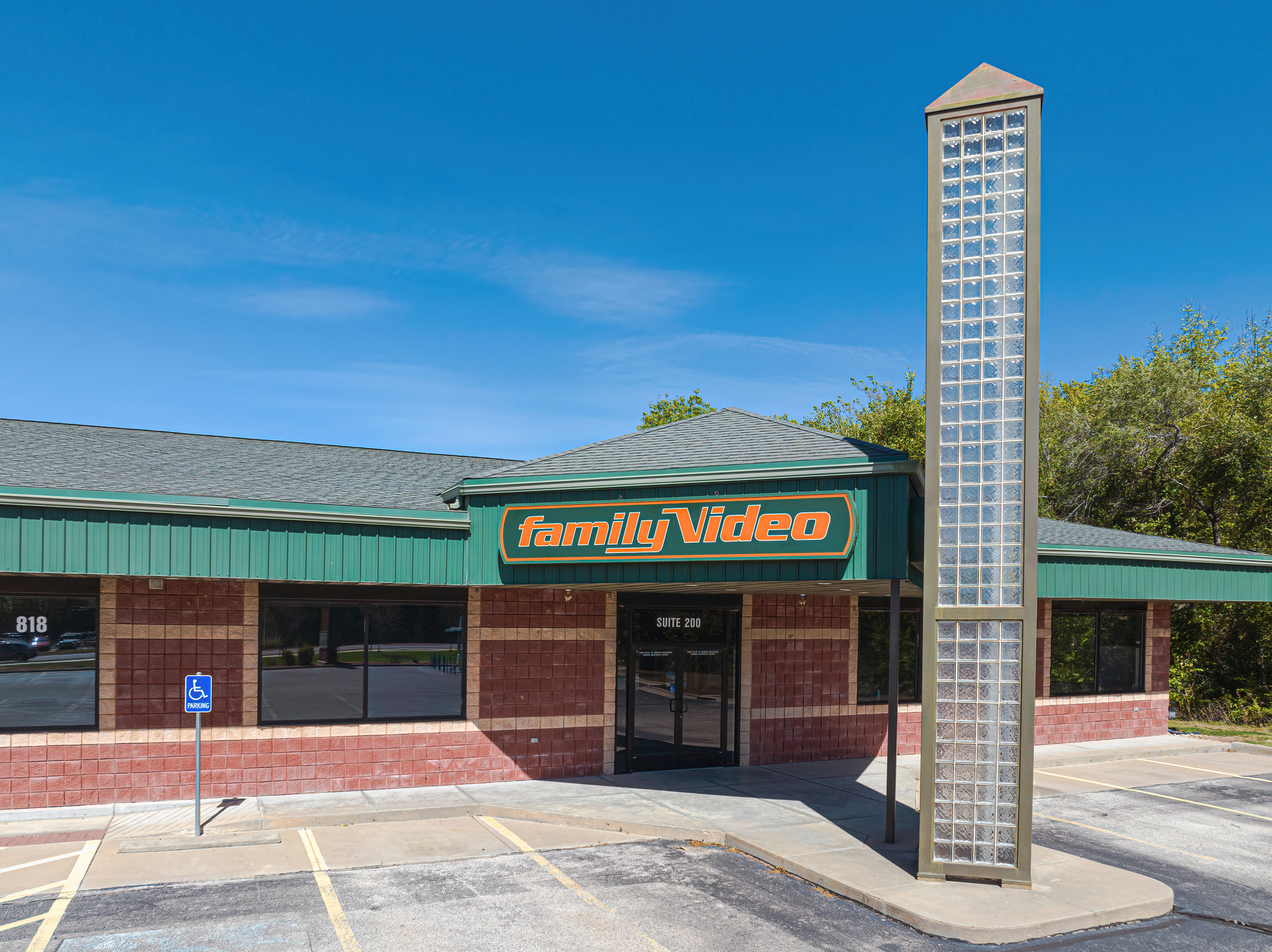 818 E Meadowlark Blvd, Derby, KS for lease Building Photo- Image 1 of 13