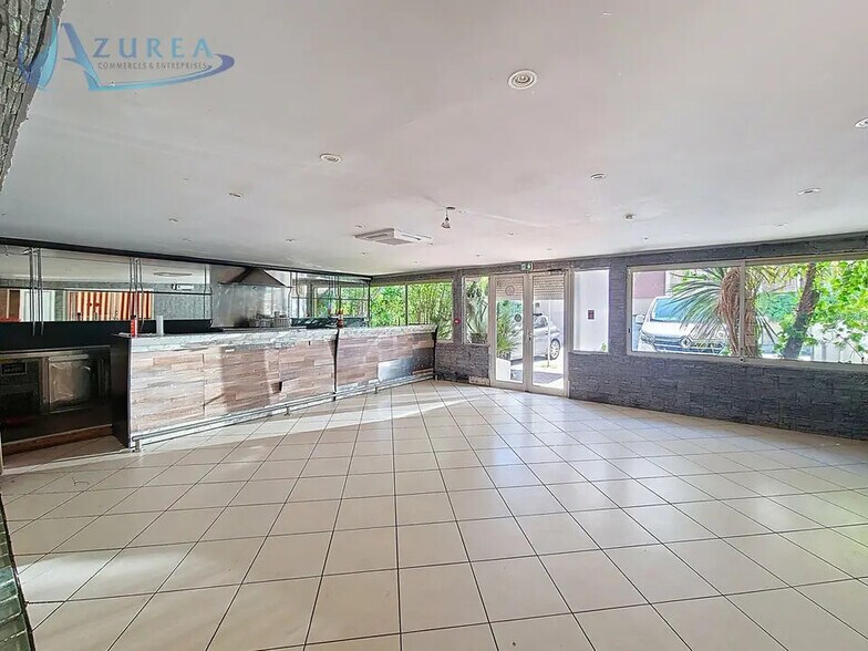 Flex in Cagnes-sur-Mer for sale - Interior Photo - Image 2 of 12