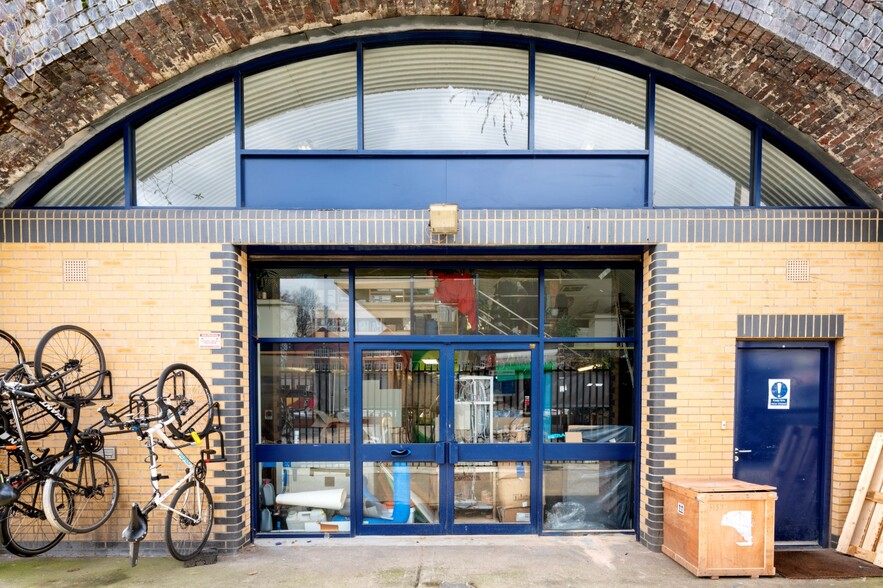 Paradise Row, London for lease - Primary Photo - Image 1 of 3