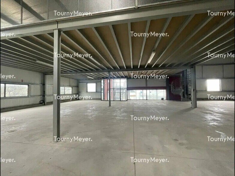 Flex in Frontignan for lease - Interior Photo - Image 3 of 6