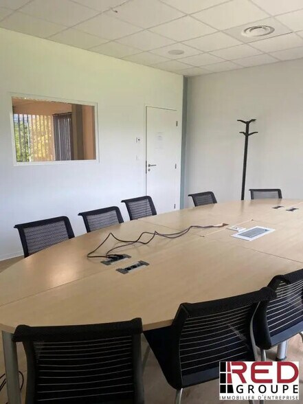 Office in Rousset for lease - Building Photo - Image 1 of 6