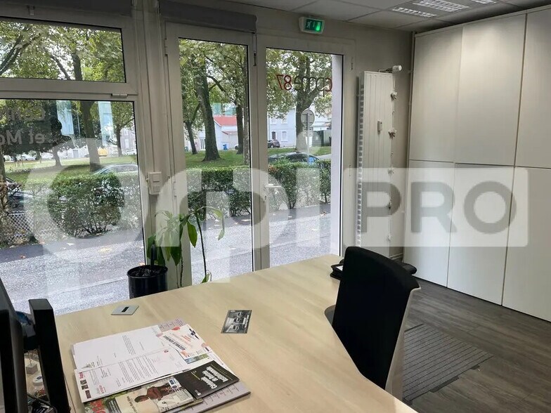 Office in Limoges for lease - Interior Photo - Image 2 of 6