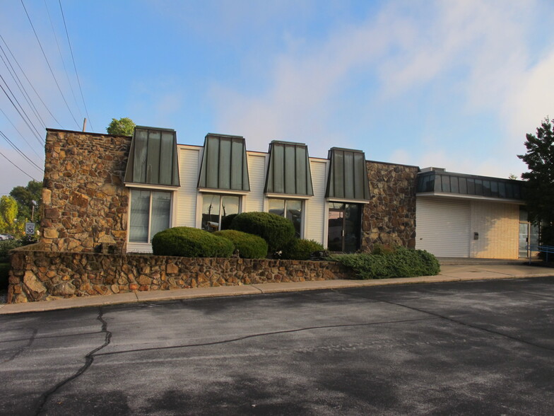3003 E Chestnut Expy, Springfield, MO for sale - Building Photo - Image 1 of 13