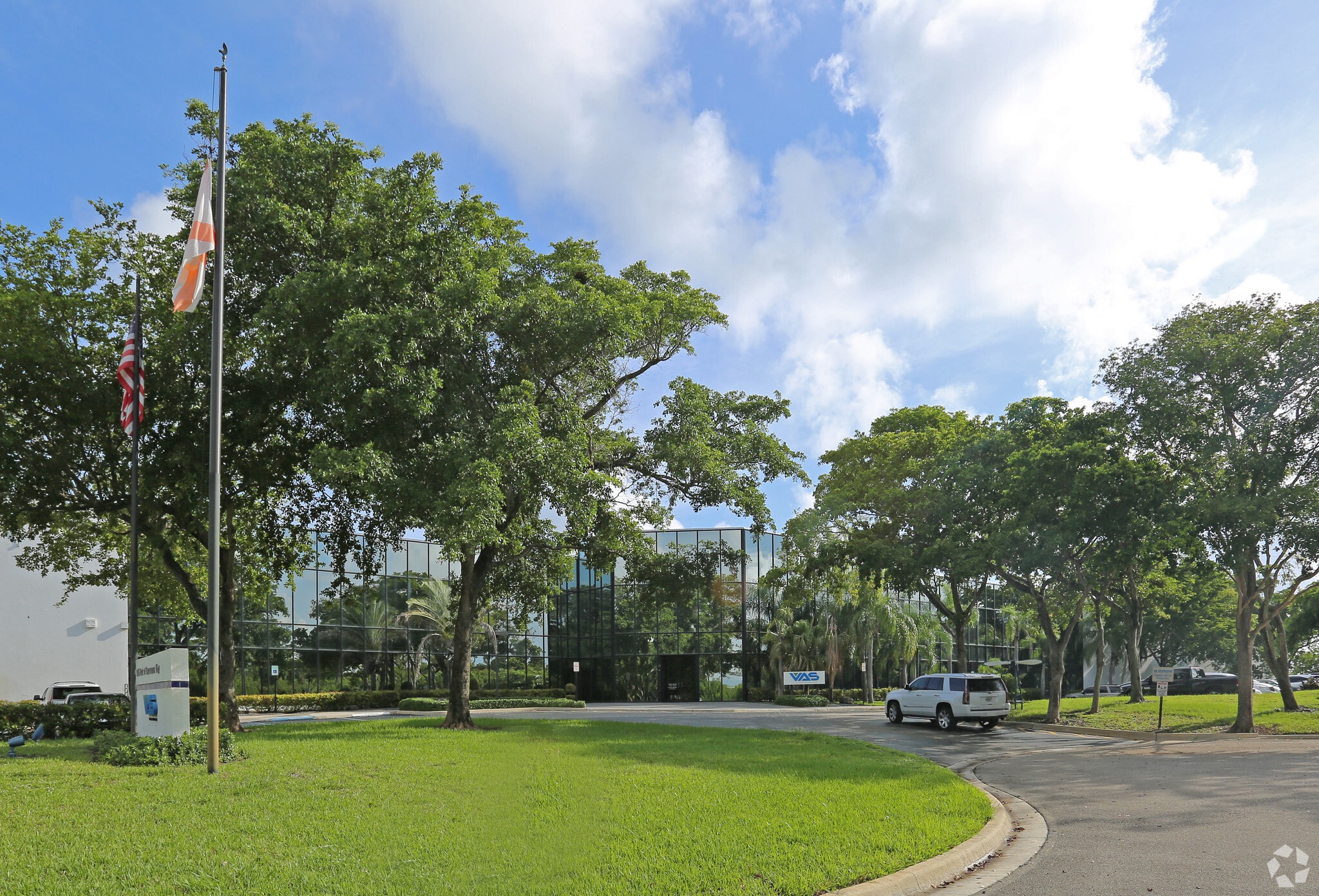 645 Park of Commerce Way, Boca Raton, FL for lease Primary Photo- Image 1 of 5