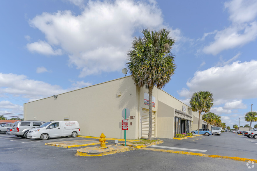 Western Union building in Hialeah, Florida - PICRYL - Public Domain Media  Search Engine Public Domain Search