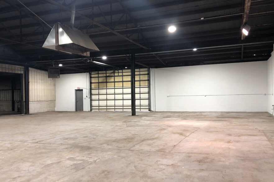 1011 S 10th St, Kansas City, KS for sale - Interior Photo - Image 3 of 4