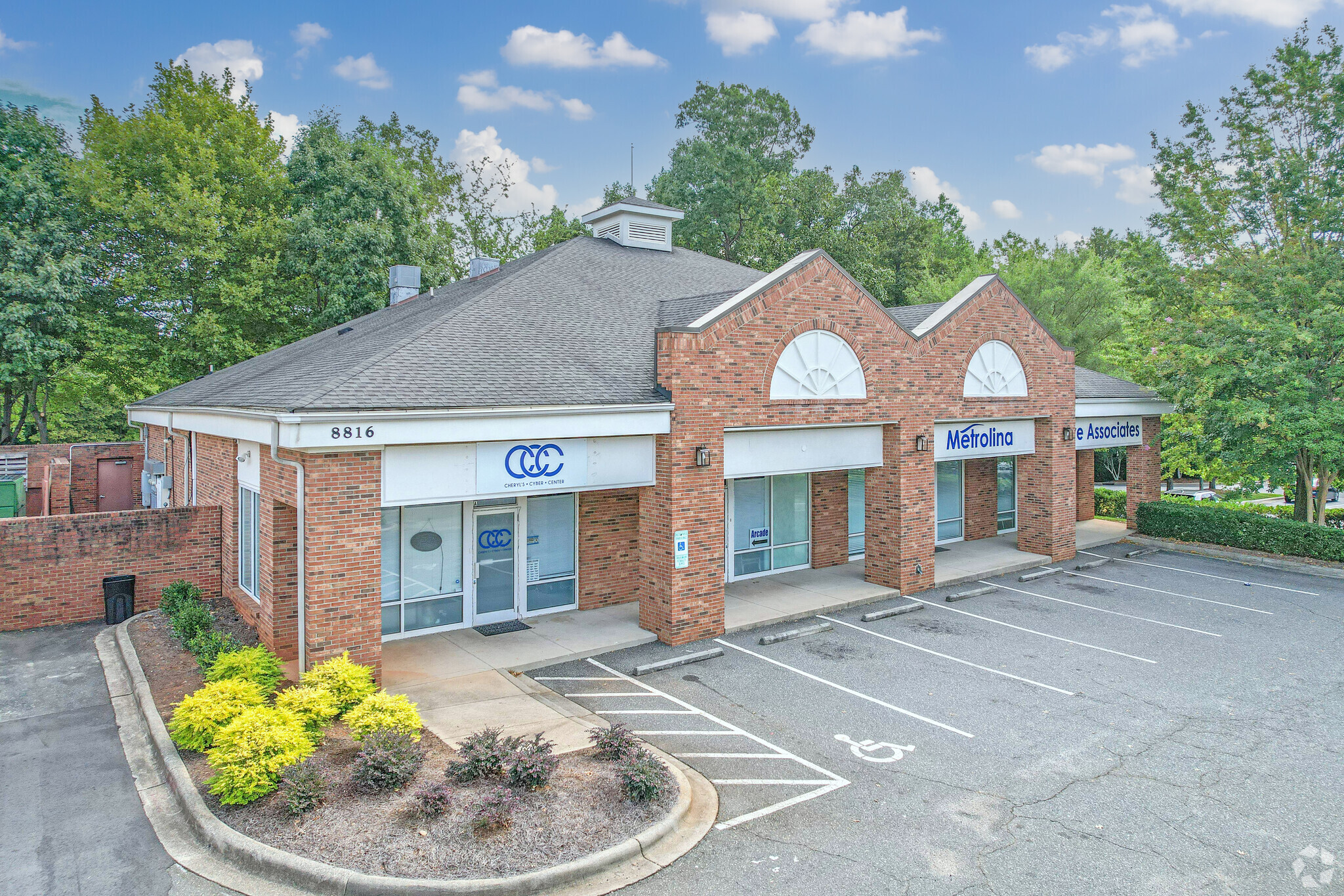 8816 University East Dr, Charlotte, NC for lease Primary Photo- Image 1 of 9