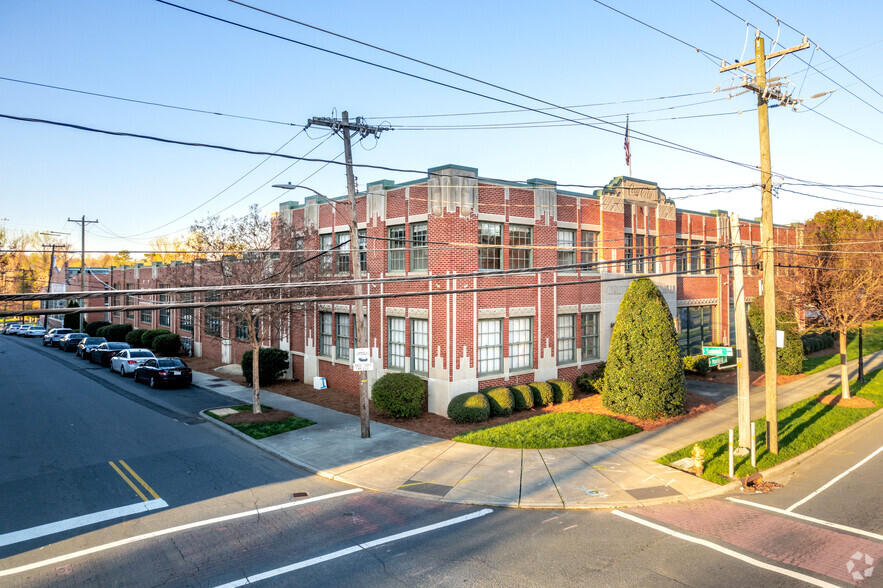 1401 W Morehead St, Charlotte, NC for lease - Building Photo - Image 1 of 2