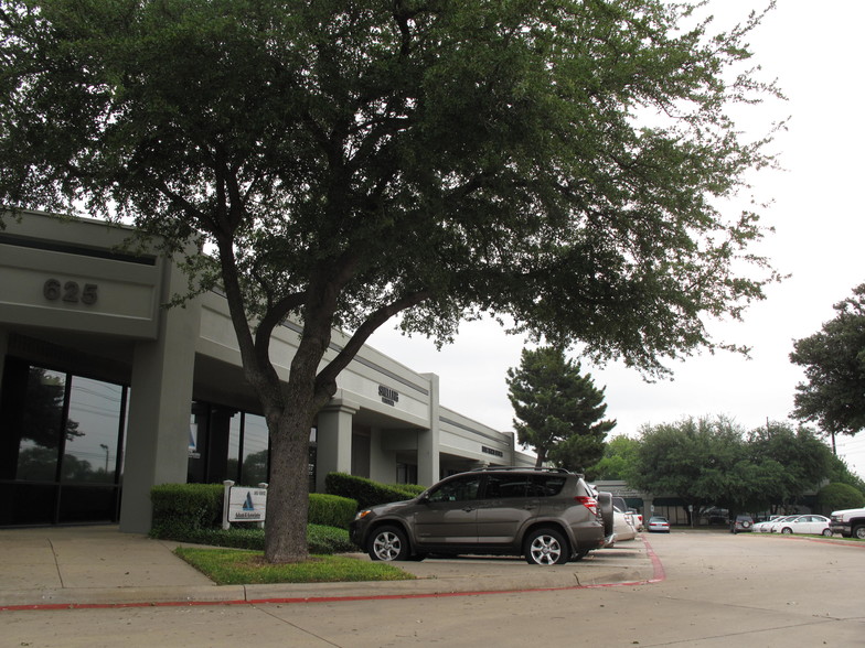 625 Dallas Dr, Denton, TX for lease - Primary Photo - Image 1 of 5