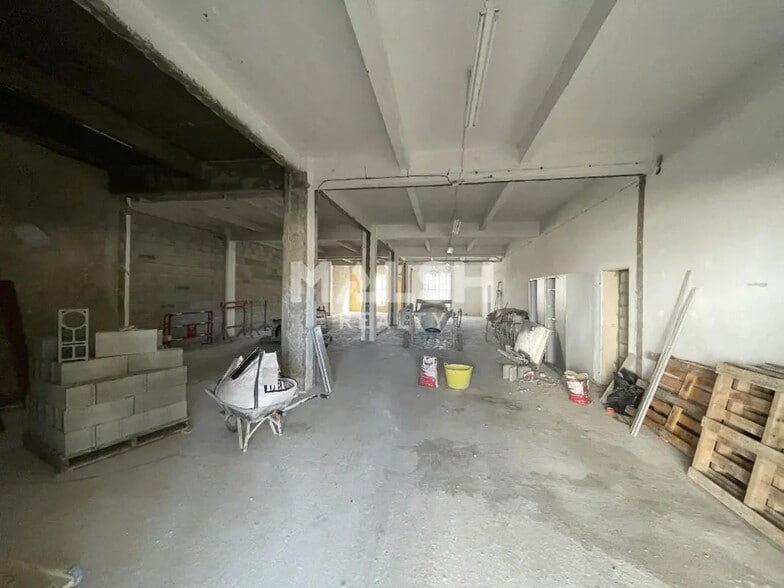 Flex in Saint-Fons for sale - Building Photo - Image 2 of 13