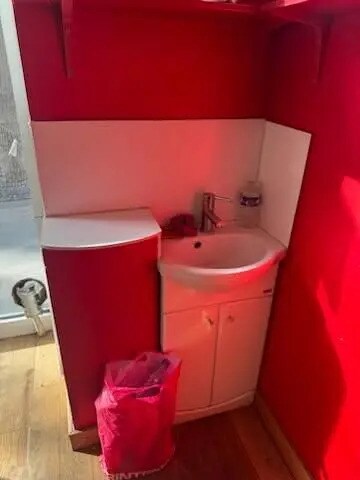 Retail in Paris for lease - Interior Photo - Image 3 of 6