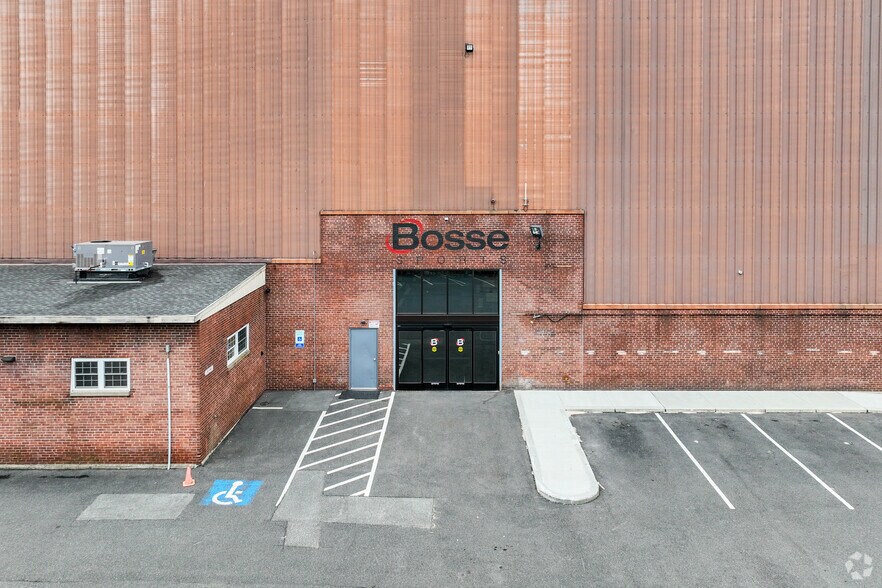 1 Westinghouse Plz, Hyde Park, MA for sale - Primary Photo - Image 1 of 1