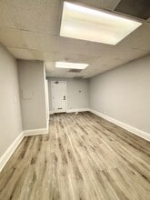 1150 N State St, Chicago, IL for lease Interior Photo- Image 1 of 4