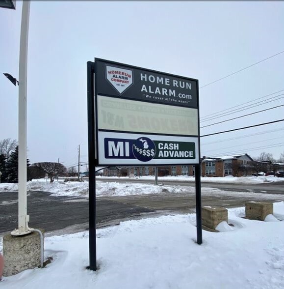 30711-30751 Utica Rd, Roseville, MI for lease - Building Photo - Image 2 of 5