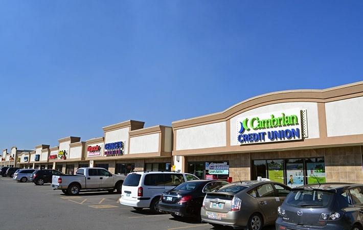 2136 Mcphillips St, Winnipeg, MB for lease - Building Photo - Image 2 of 3