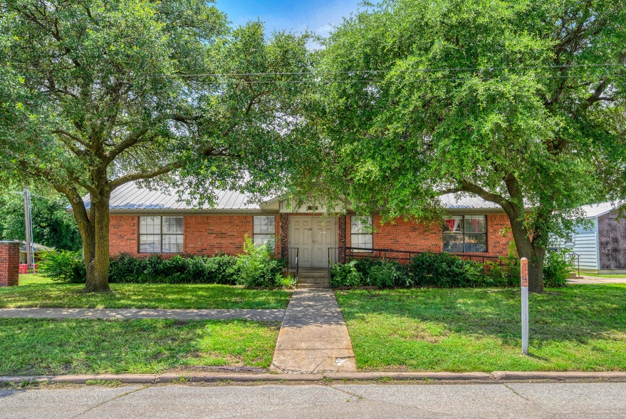 220 S Elm St, Sherman, TX for sale - Building Photo - Image 3 of 18