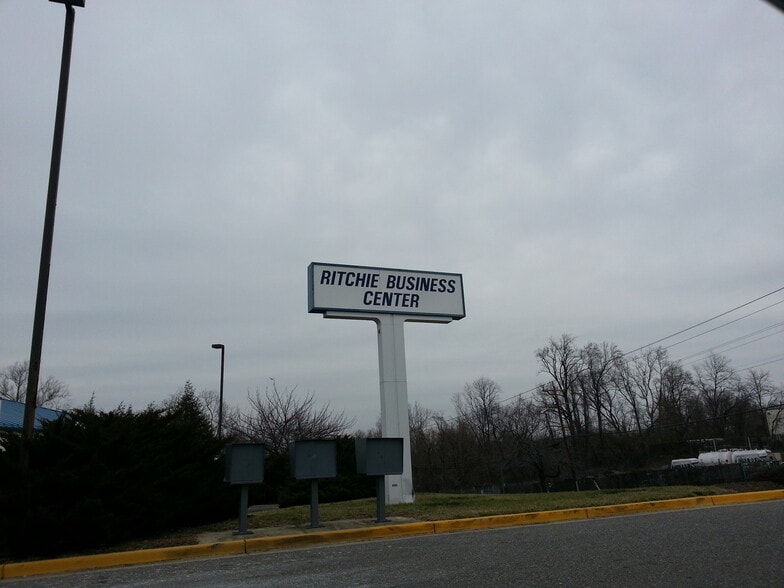 525-555 Ritchie Rd, Capitol Heights, MD for lease - Building Photo - Image 2 of 9