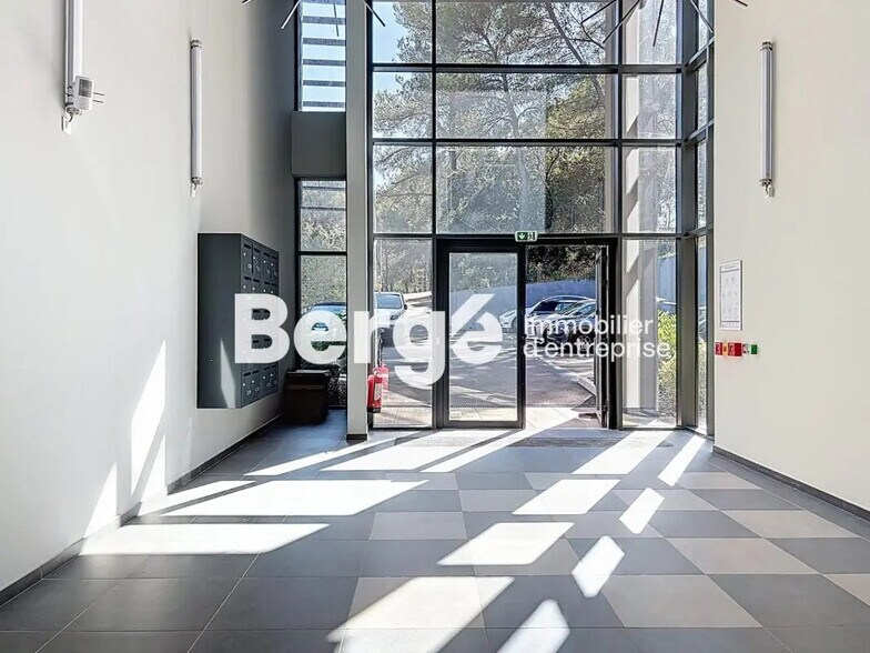 Office in SOPHIA ANTIPOLIS for lease - Building Photo - Image 1 of 14
