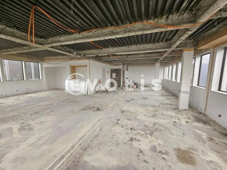 Office in Malakoff for lease - Interior Photo - Image 1 of 6