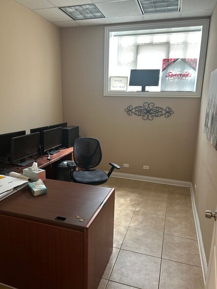 4202 Warren Ave, Hillside, IL for sale - Interior Photo - Image 3 of 9