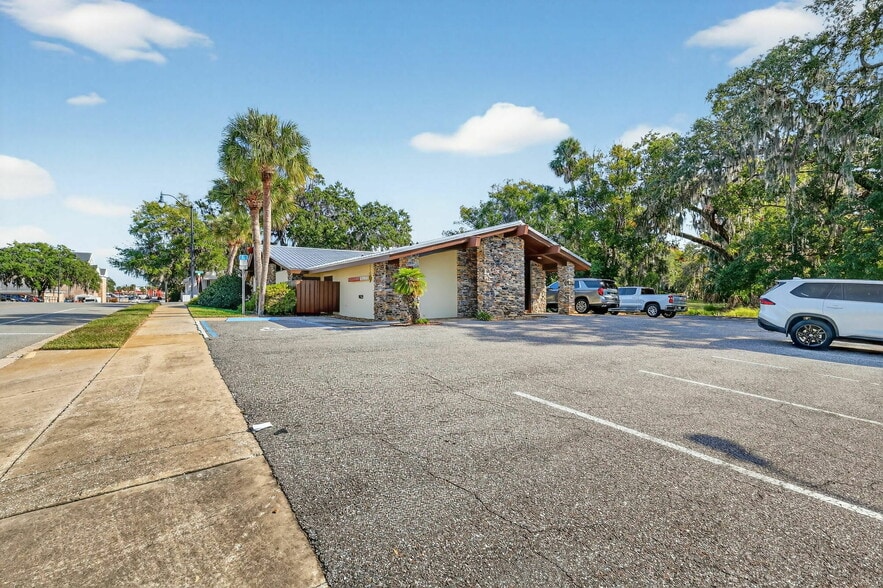 1029 W Magnolia St, Leesburg, FL for sale - Building Photo - Image 2 of 30