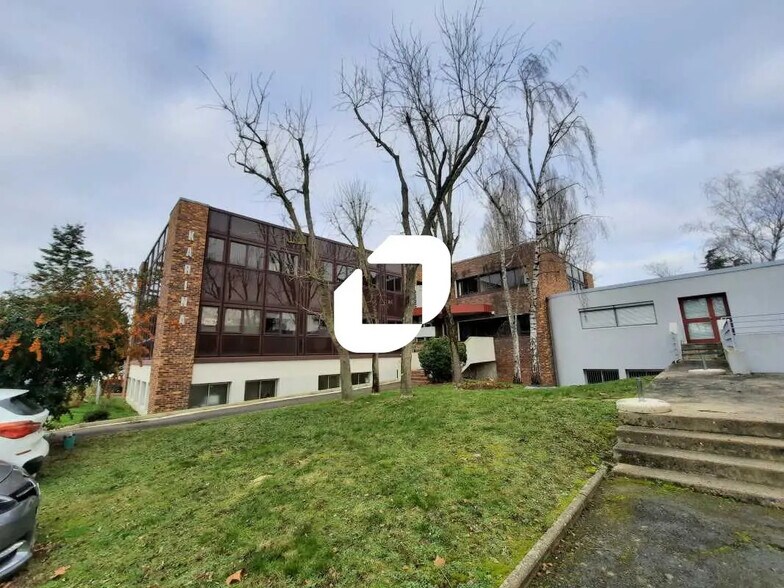 Office in Villebon-sur-Yvette for lease - Building Photo - Image 1 of 12