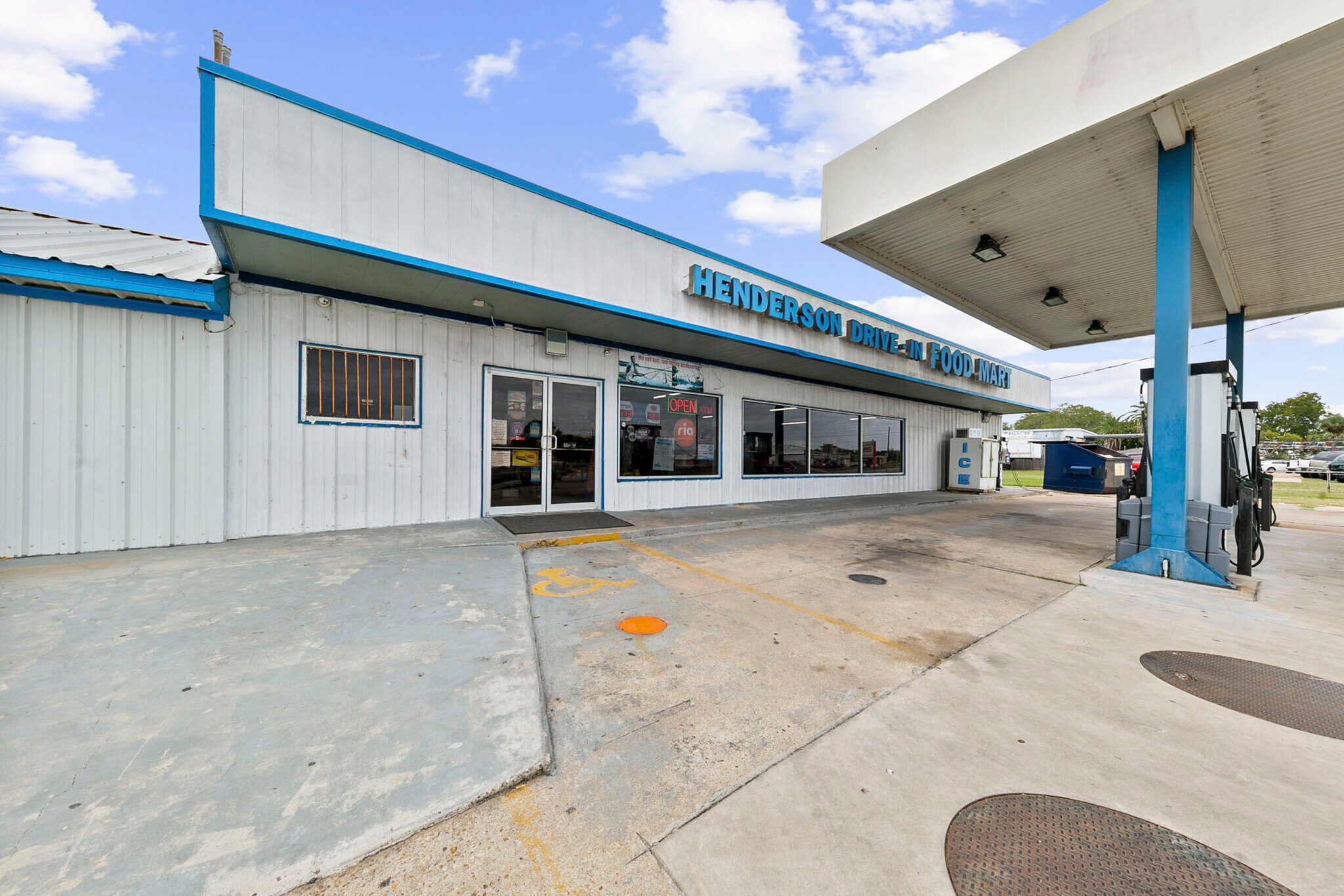103 Henderson St, Palacios, TX 77465 - Henderson Drive Inn Inc. | LoopNet