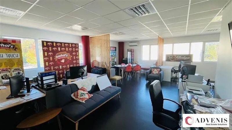 Office in Mérignac for lease - Interior Photo - Image 2 of 12