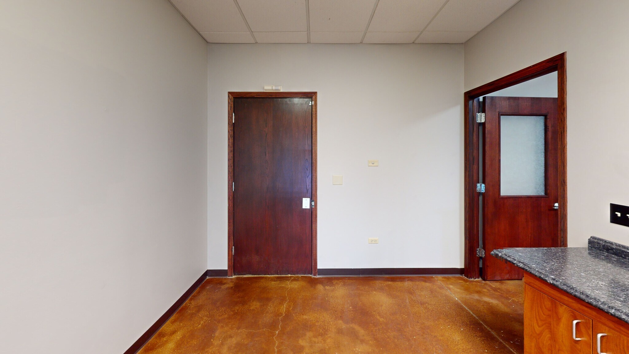 123 W Washington St, Oswego, IL for lease Interior Photo- Image 1 of 10