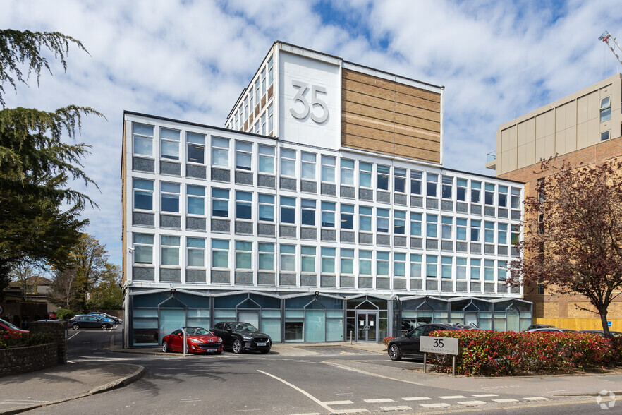 35 Perrymount Rd, Haywards Heath for lease - Building Photo - Image 1 of 3