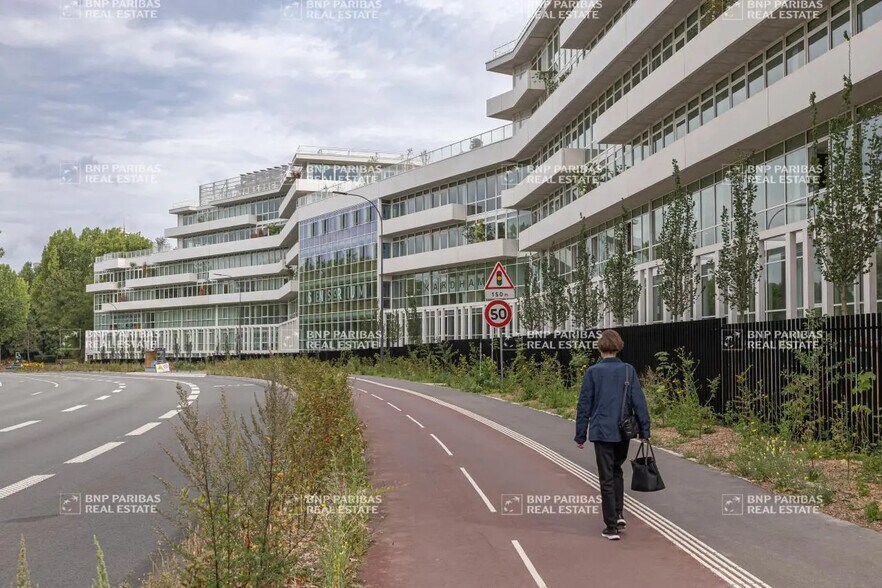 Office in La Madeleine for lease - Building Photo - Image 3 of 26