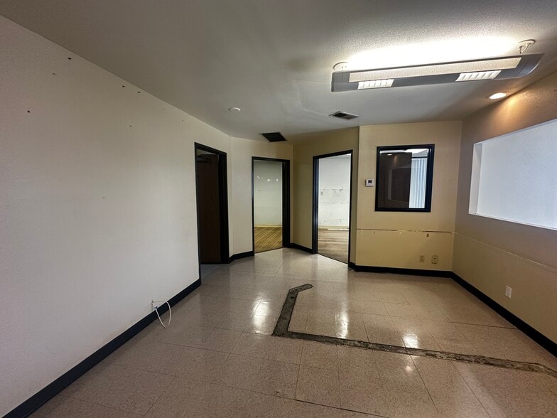 1995 W Holt Ave, Pomona, CA for sale - Building Photo - Image 3 of 14