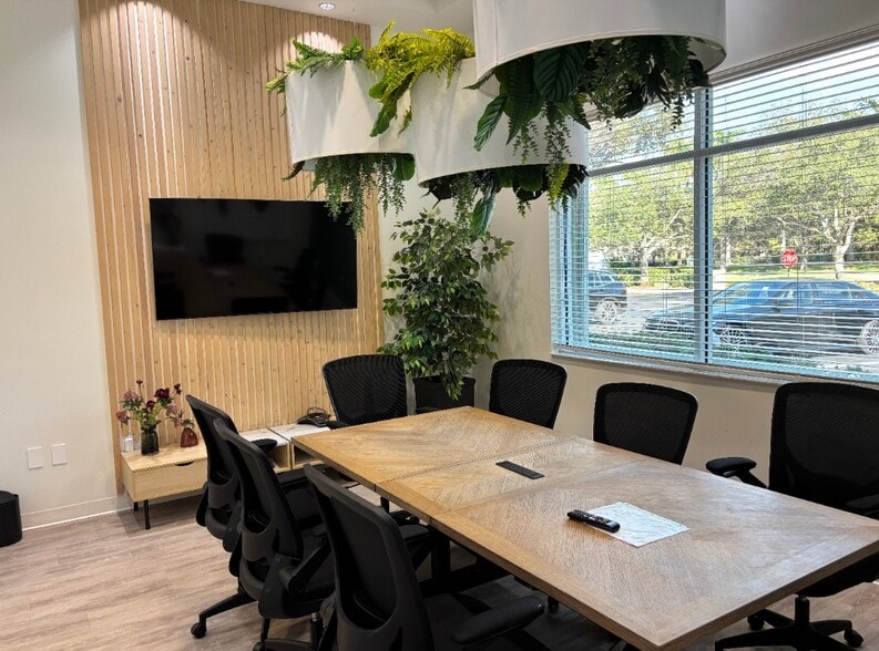 2141 N Commerce Pkwy, Weston, FL for lease - Interior Photo - Image 3 of 8