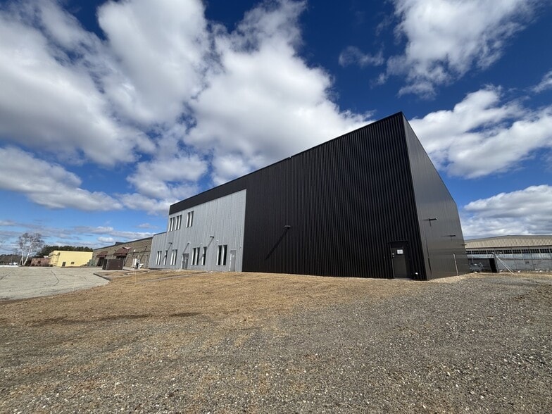 33 Omni Cir, Auburn, ME for lease - Building Photo - Image 3 of 9