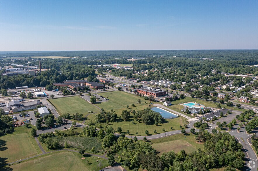 1615 Dixon, Fredericksburg, VA for lease - Building Photo - Image 2 of 15