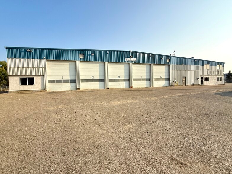 8 Van Der Horn Way, Red Deer County, AB for lease - Building Photo - Image 1 of 35