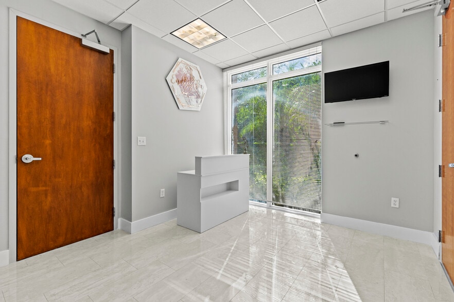 8200 SW 117th Ave, Miami, FL for lease - Interior Photo - Image 1 of 14