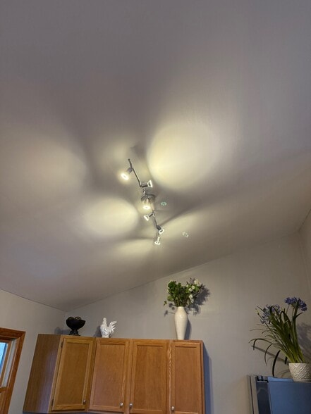 3600 Riverside Dr, Crystal Lake, IL for sale - Interior Photo - Image 2 of 26