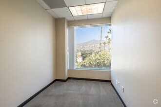 1010 N Central Ave, Glendale, CA for lease Interior Photo- Image 2 of 5