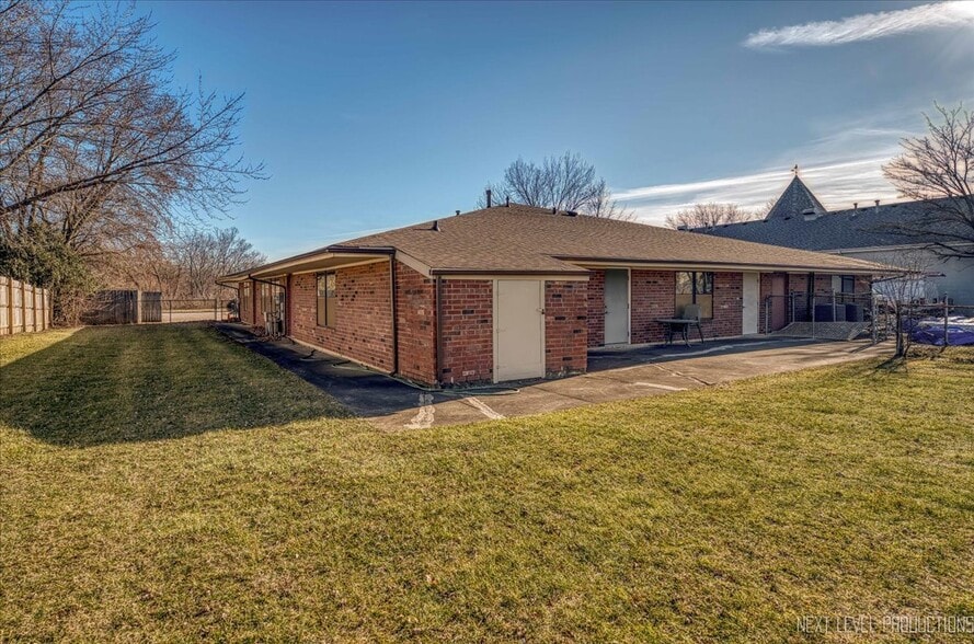 1030 Summerfield Dr, Roselle, IL for sale - Building Photo - Image 3 of 5