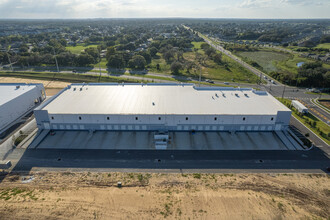 N Old Lake Wilson Rd, Kissimmee, FL for lease Building Photo- Image 2 of 9