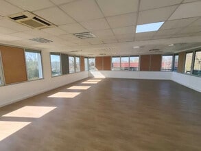 6-8 Rue René Cassin, Massy for lease Interior Photo- Image 2 of 6