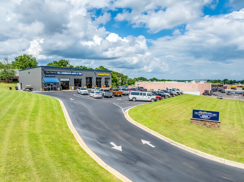Don Duncan's All American Auto & Tire portfolio of 3 properties for sale on LoopNet.com - Building Photo - Image 3 of 14