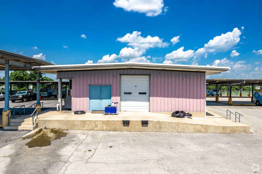 1155 Brussels St, San Antonio, TX for lease - Building Photo - Image 2 of 8