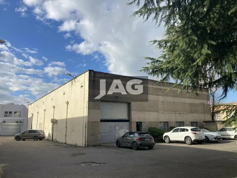 Flex in Vénissieux for sale - Building Photo - Image 2 of 10