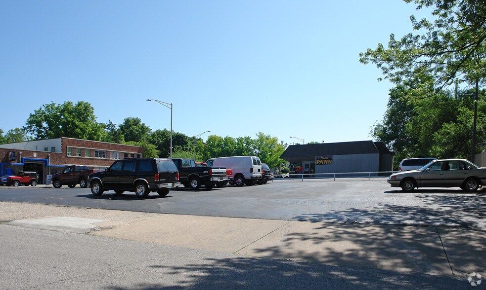 2015 W 43rd Ave, Kansas City, KS for sale - Building Photo - Image 2 of 2